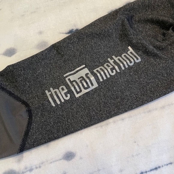 THE BAR METHOD LEGGINGS SMALL, BONUS SOCKS! - Picture 3 of 8